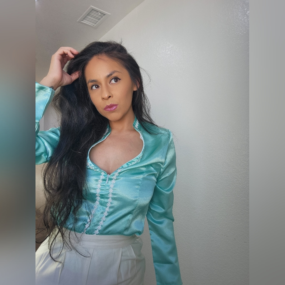 Blouse - Picture 2 of 9